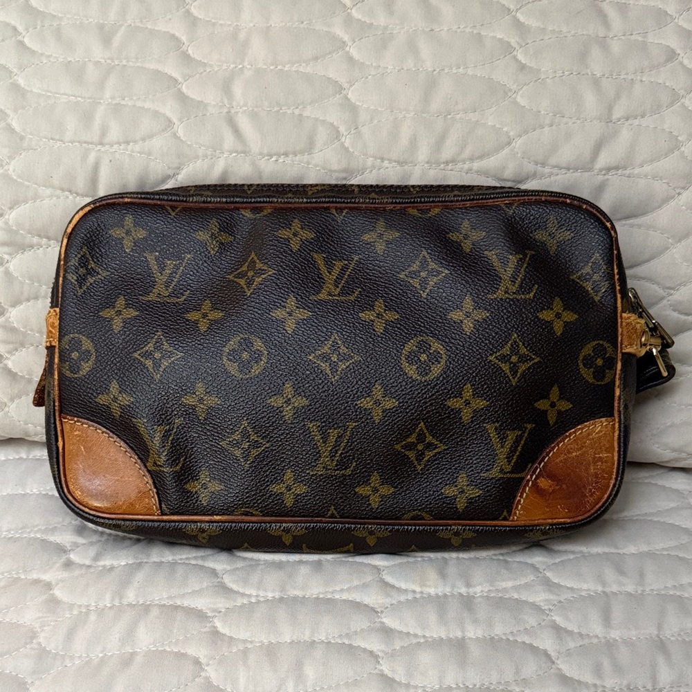 Authentic Louis Vuitton Monogram Toiletry Bag in Brown and Tan - Picture 2 of 7